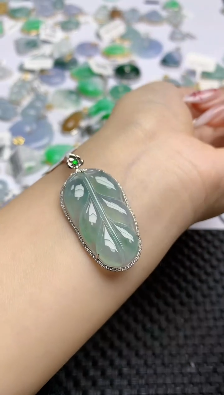 【闪购商品】翡翠颈饰18K金镶嵌 天然翡翠A货