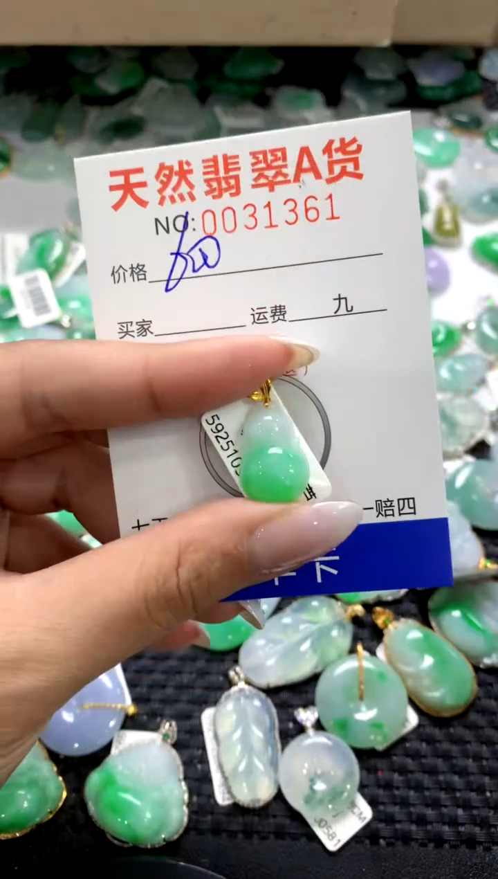 颈饰18K金镶嵌翡翠1111111111111111