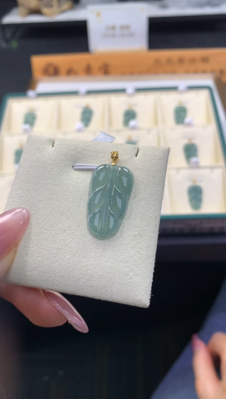【闪购商品】翡翠颈饰18K金镶嵌FA37翡翠叶多样性发其一赠皮绳