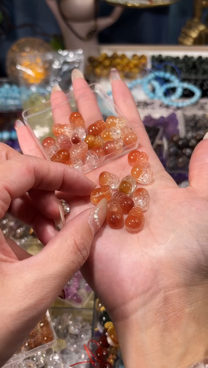 【闪购商品】水晶手串未镶嵌B67红水晶貔貅一个宽卡约9