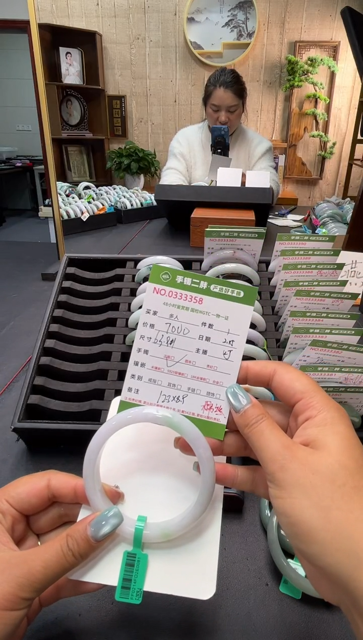 【闪购商品】翡翠手镯未镶嵌多人