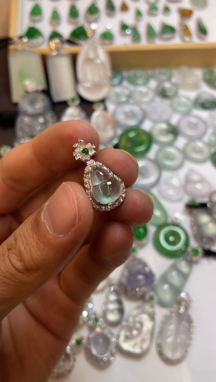 【闪购商品】翡翠吊坠(不含链)18K金镶嵌葫芦