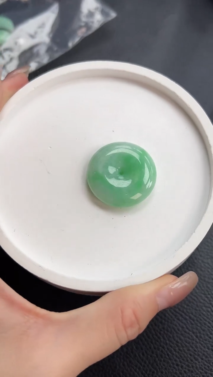 【闪购商品】翡翠颈饰未镶嵌平安扣