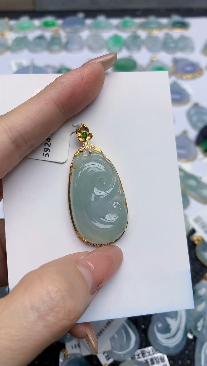 【闪购商品】翡翠挂件18K金镶嵌天然翡翠A货