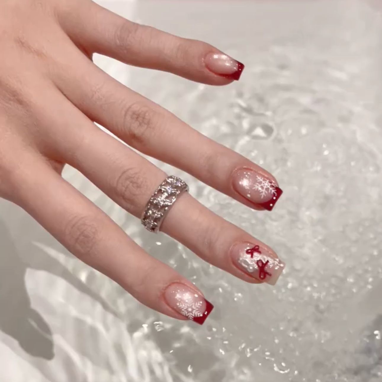 Nice SoSo【瑞雪】纯手工穿戴甲纯欲手绘猫眼法式裸色碎钻显白小众