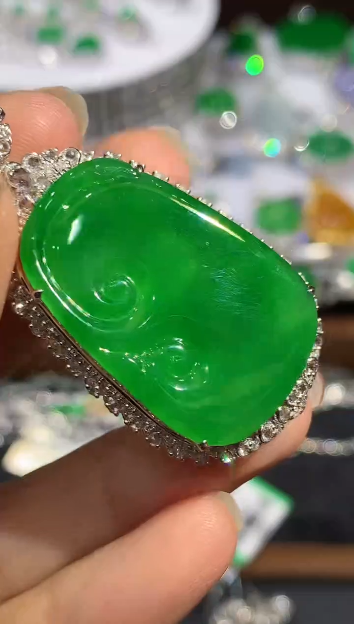 吊坠(不含链)18K金镶嵌翡翠团**麻多样性发其一