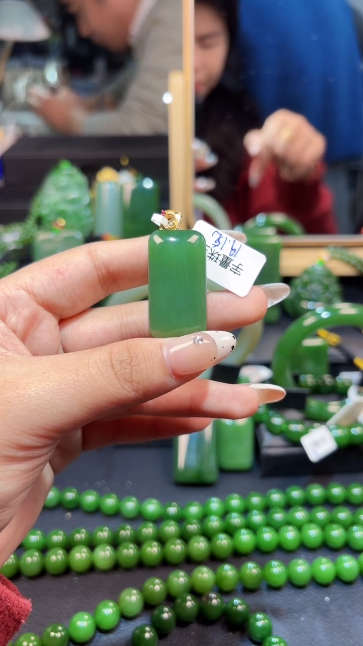 【闪购商品】和田玉（碧玉）吊坠(赠链)18K金镶嵌1