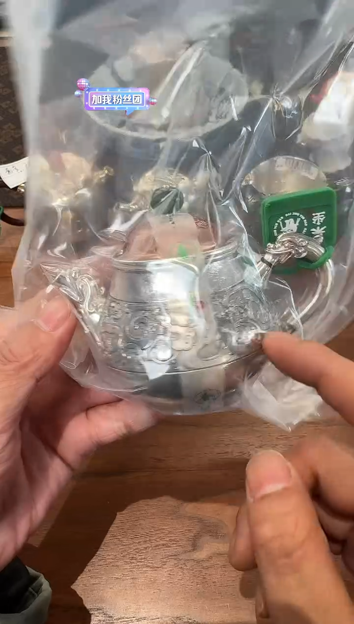 *冲**球呆坐 錾刻铜包银螭龙穿花 若潘壶