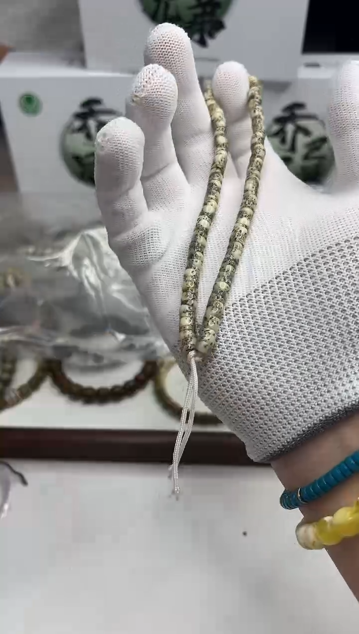 星月菩提手串228  石玉料小青蛇6mm