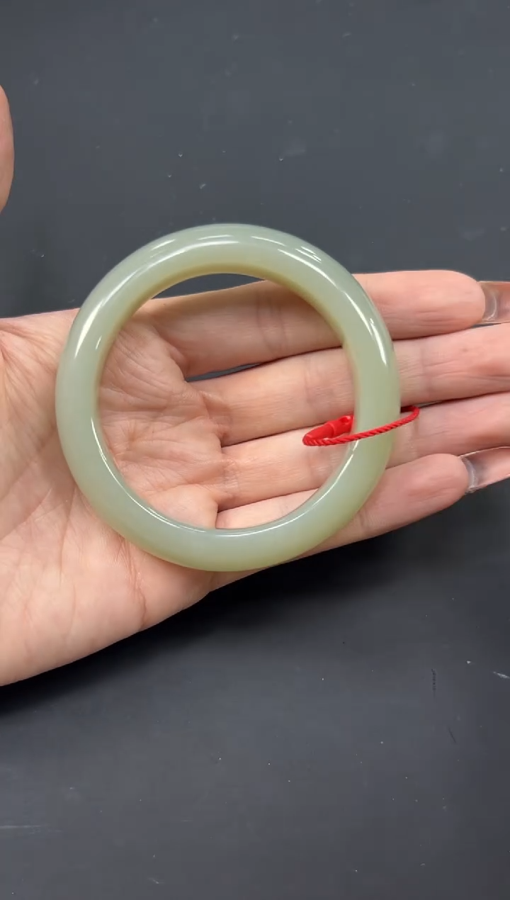 【闪购商品】和田玉手镯未镶嵌且末微色差近矿54手镯