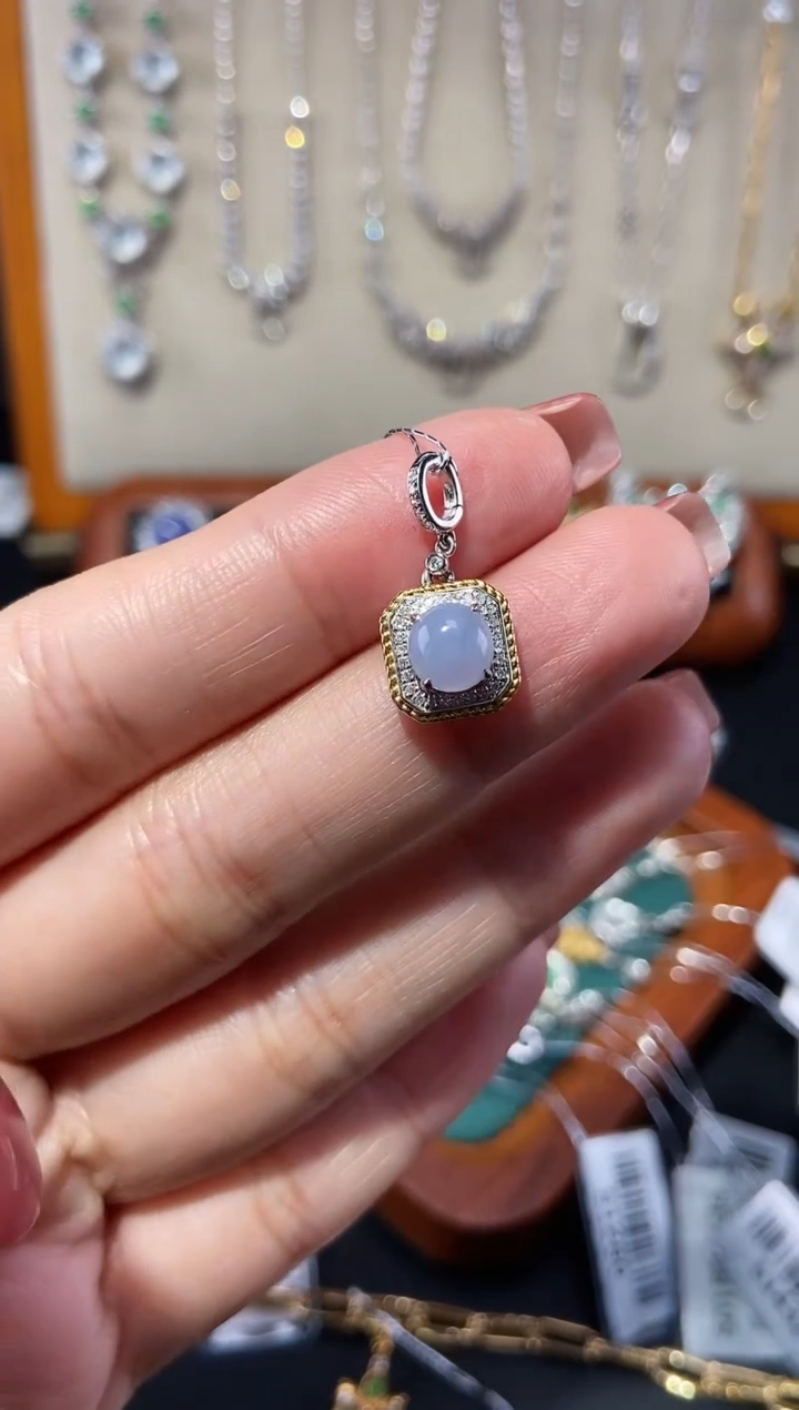 【闪购商品】翡翠颈饰18K金镶嵌吊坠