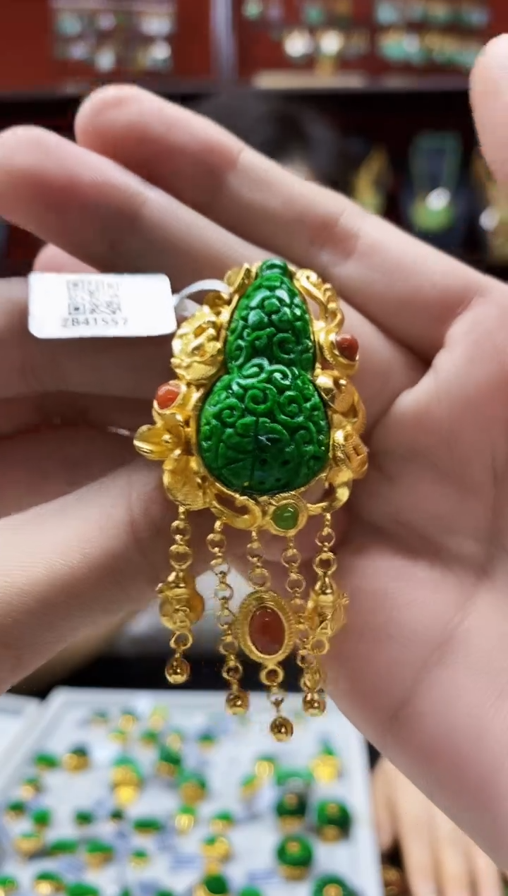 颈饰未镶嵌翡翠戒指