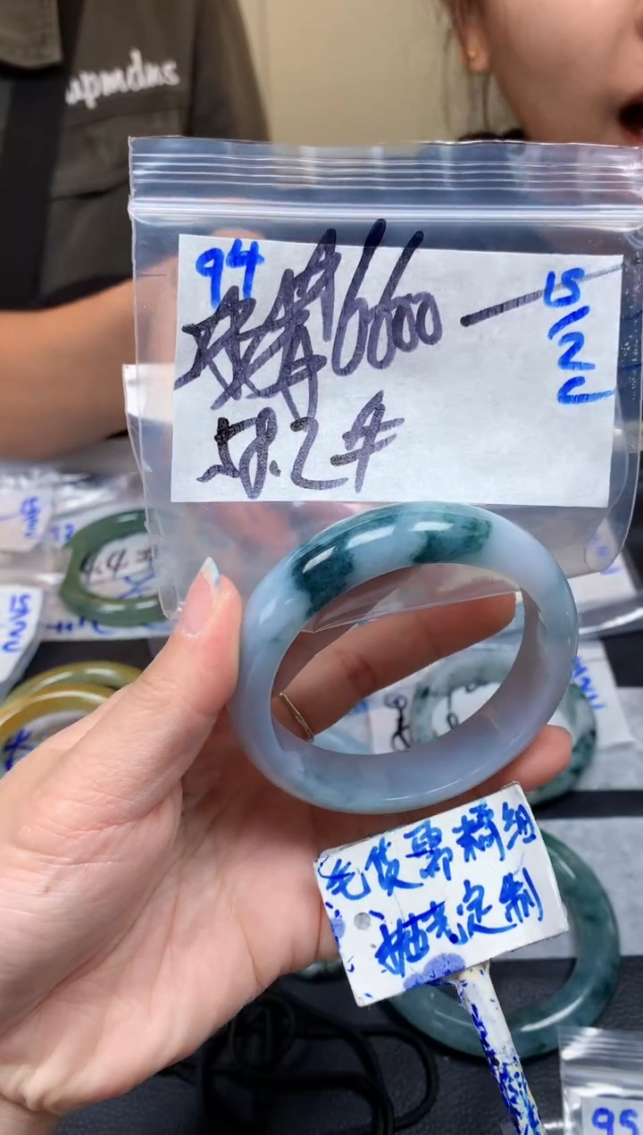 【闪购商品】定制翡翠未镶嵌94毛货需精细抛光手镯多样性拍一发一