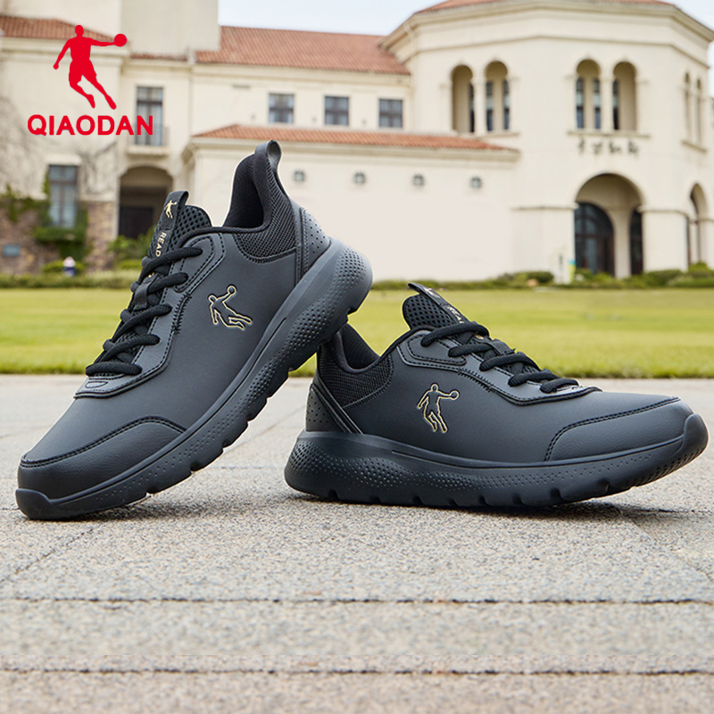 【乔丹-驰雨】2025春夏款爆款运动鞋革面防水轻便黑色跑鞋男女款