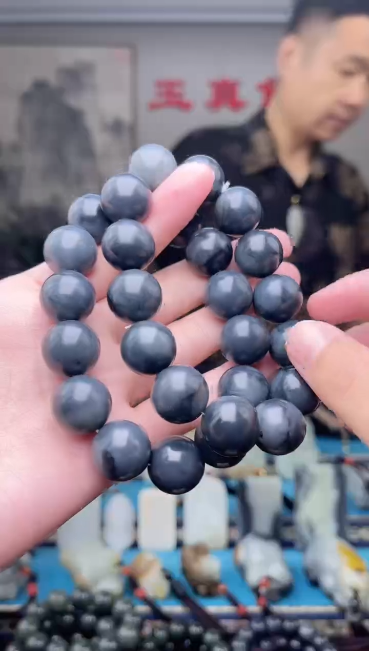 和田玉未镶嵌挂件多样性发 拍一发一