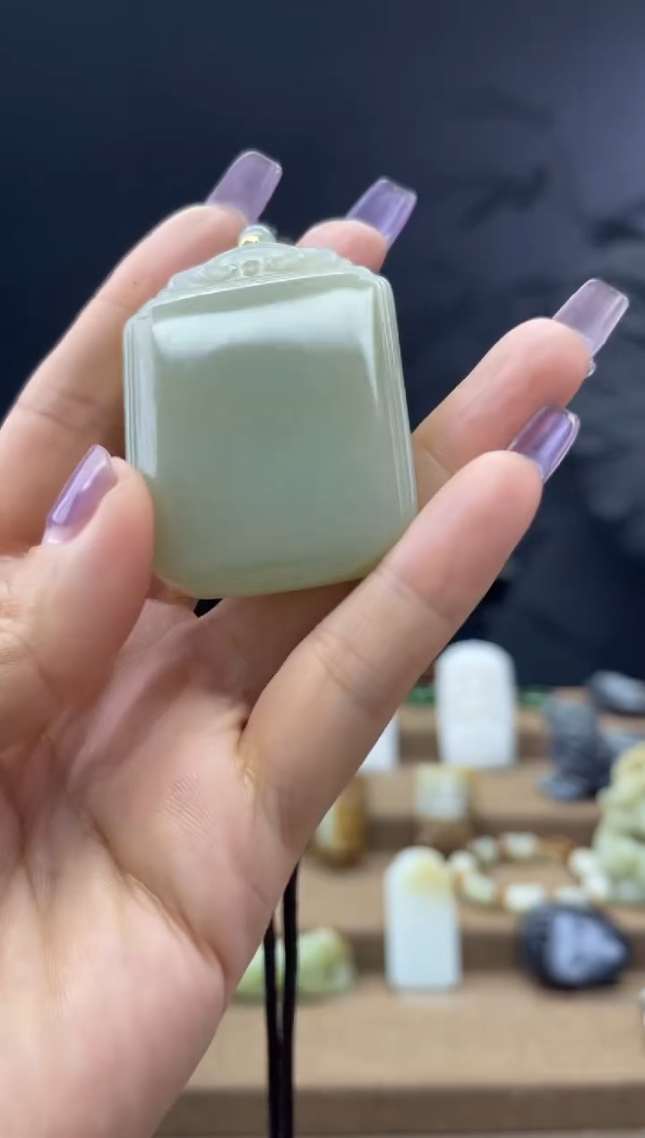 颈饰未镶嵌和田玉1