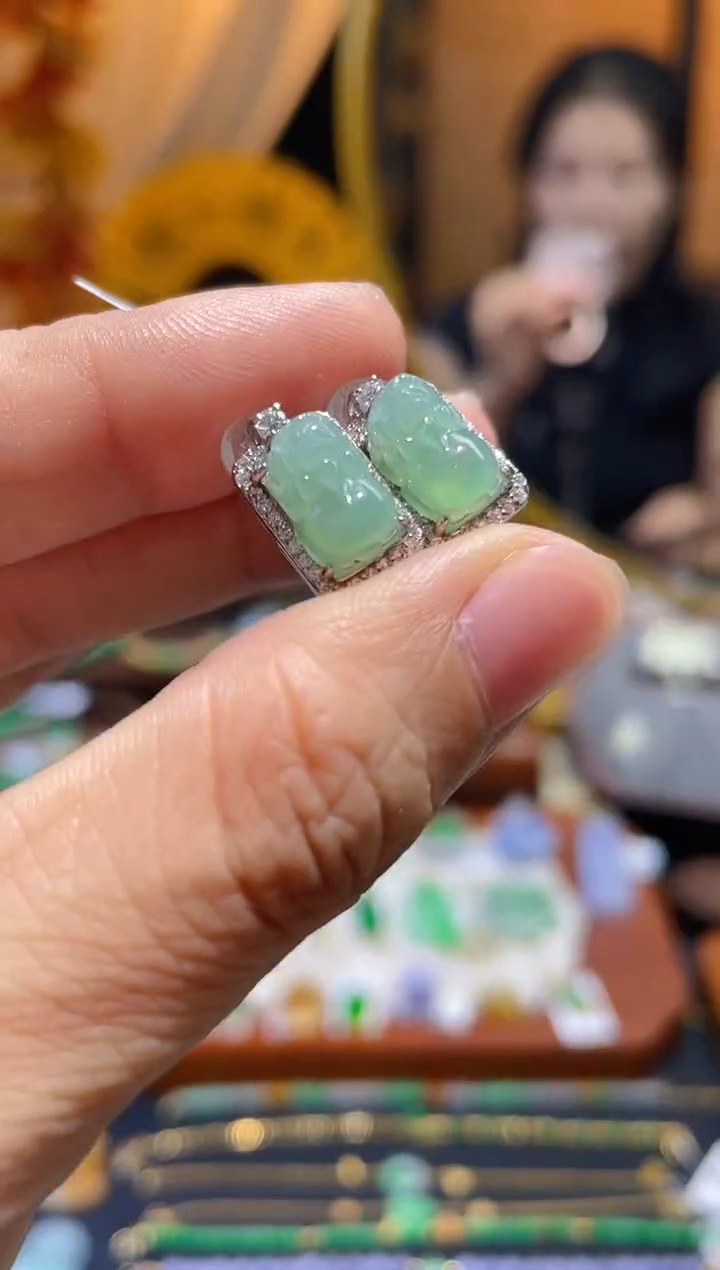 颈饰未镶嵌翡翠耳钉