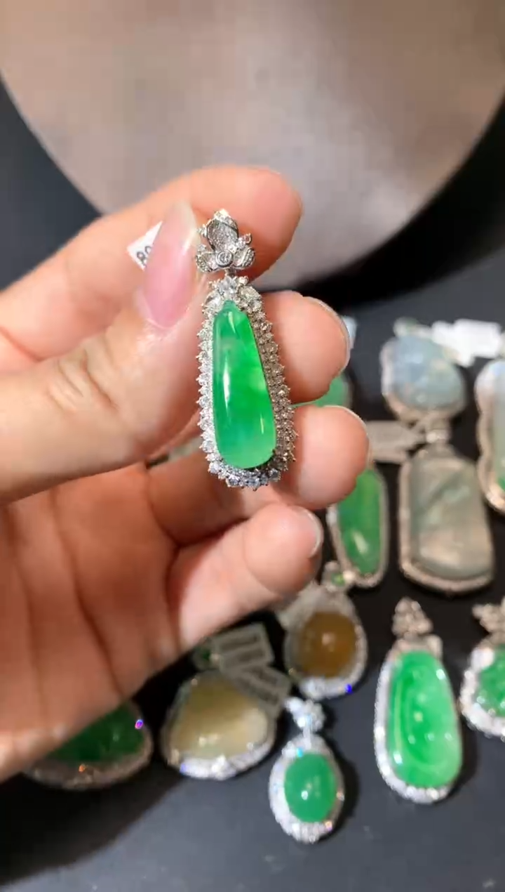 【闪购商品】翡翠吊坠(不含链)18K金镶嵌吊坠