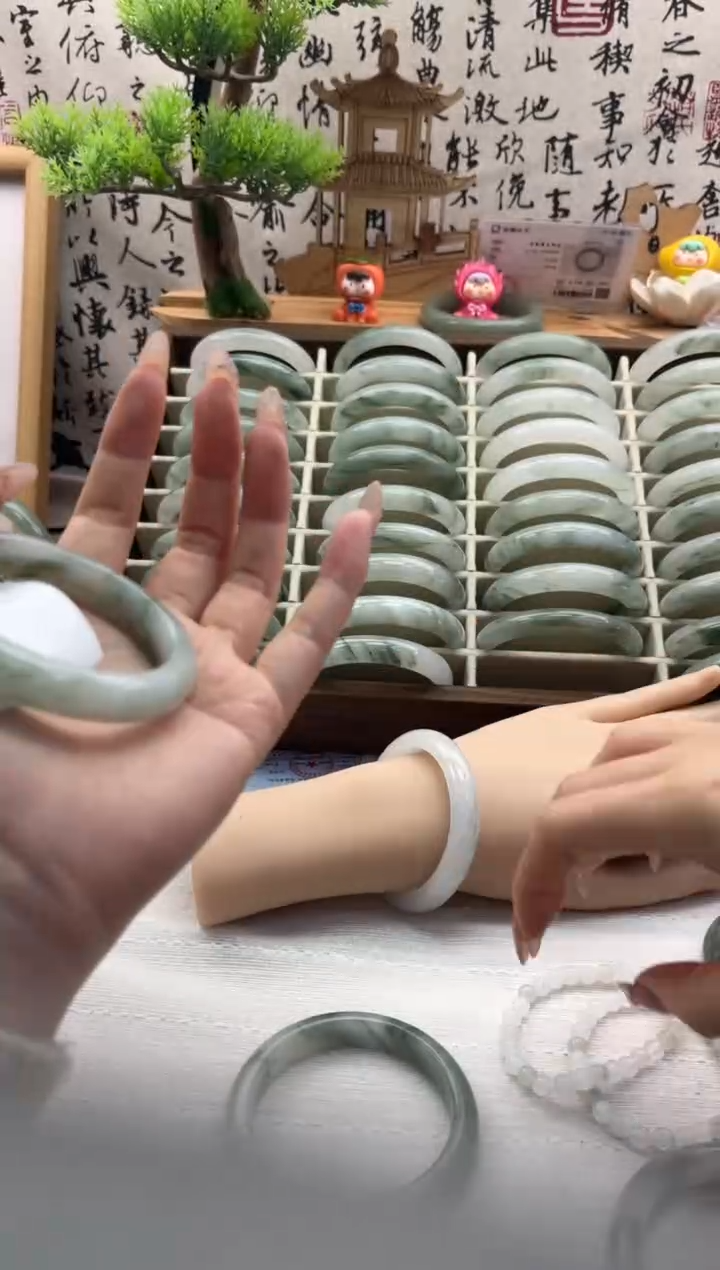 未镶嵌手镯石英质玉微瑕420