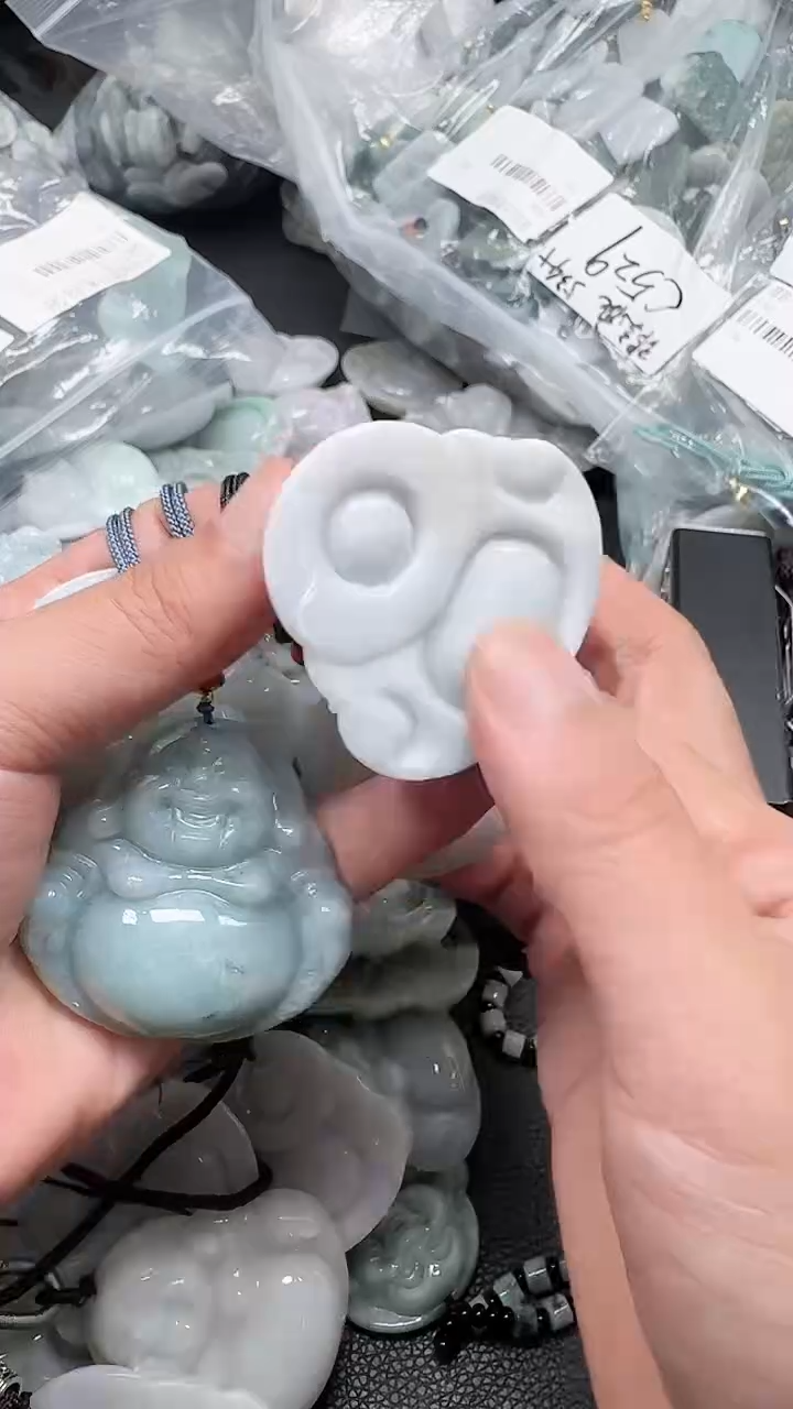 翡翠未镶嵌颈饰50瑕疵处理