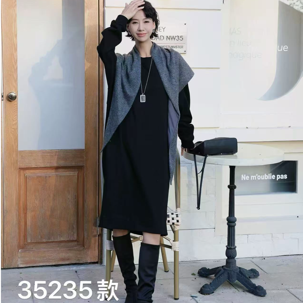 D32535纯色休闲风长袖连衣裙黑色女士韩版秋冬女装(配披肩）