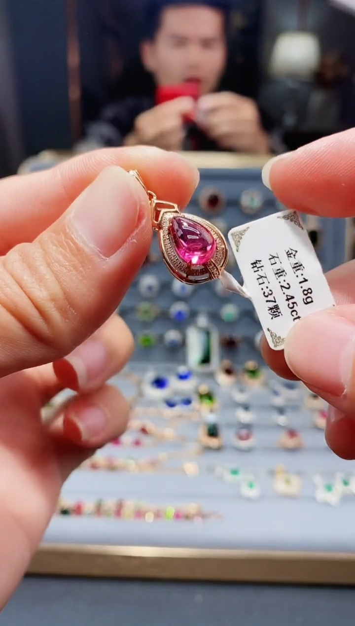 【闪购商品】碧玺颈饰18K金镶嵌2.45.