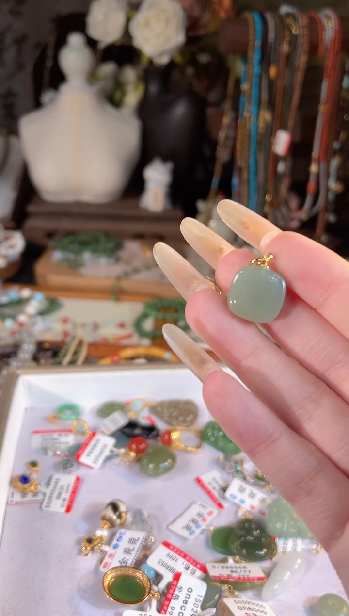 【闪购商品】和田玉吊坠(不含链)银S925镶嵌多样性发货其一