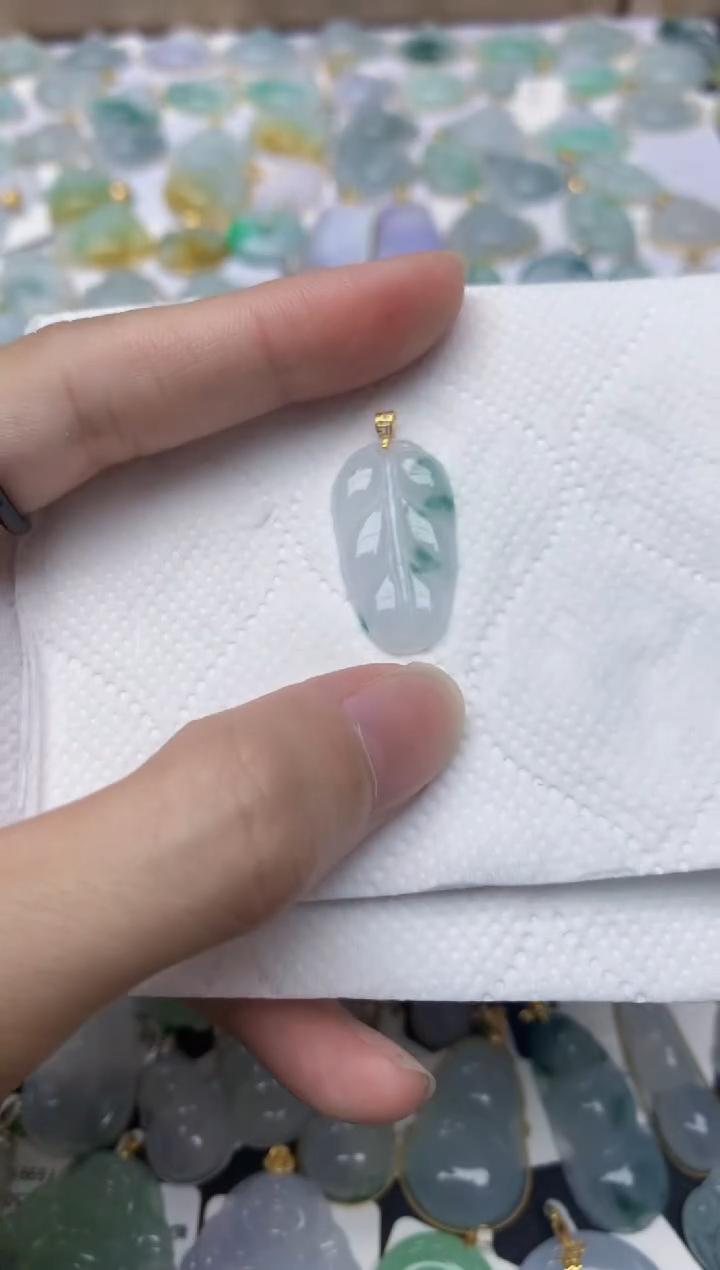翡翠18K金镶嵌颈饰天然A货翡翠