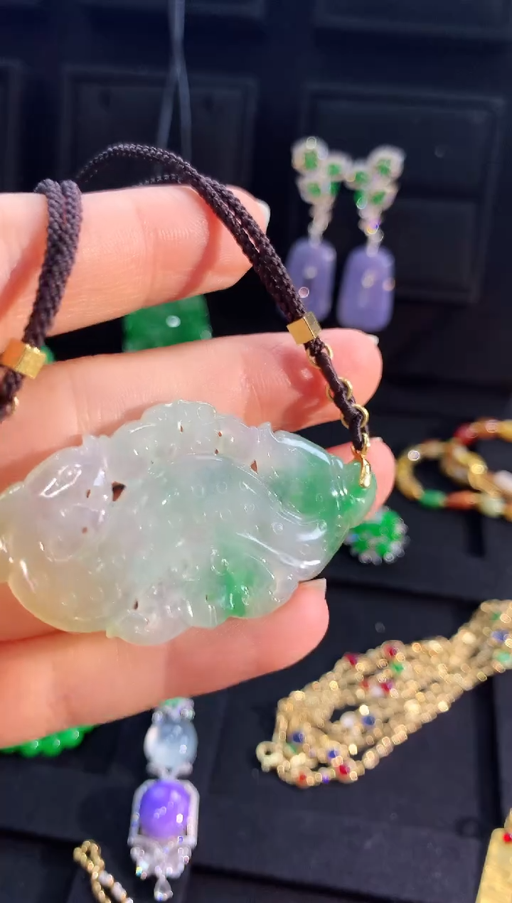 【闪购商品】翡翠颈饰18K金镶嵌颈饰