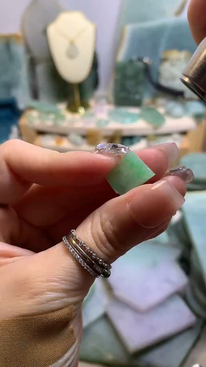 【闪购商品】翡翠挂件未镶嵌缅甸A货翡翠，没有运费险