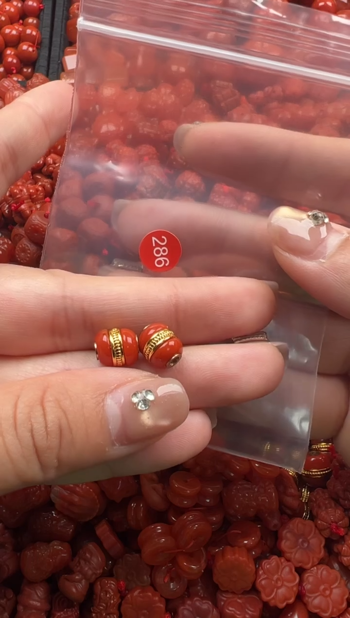 南红玛瑙未镶嵌颈饰1