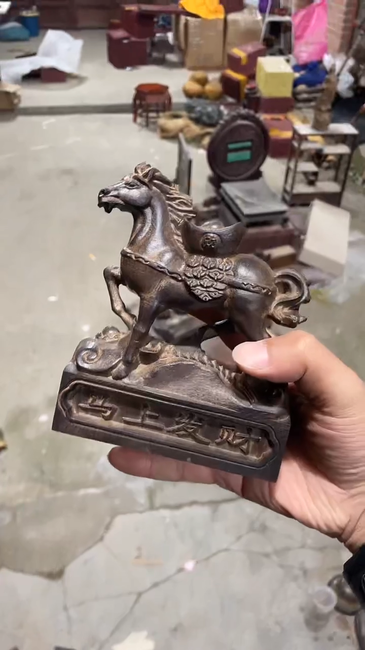 【闪购商品】木木雕欢迎光临香木摆件