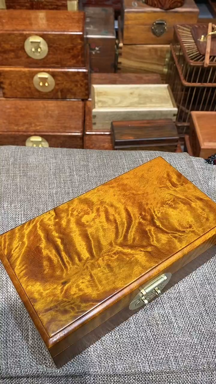 【闪购商品】楠木木艺盒子一个
