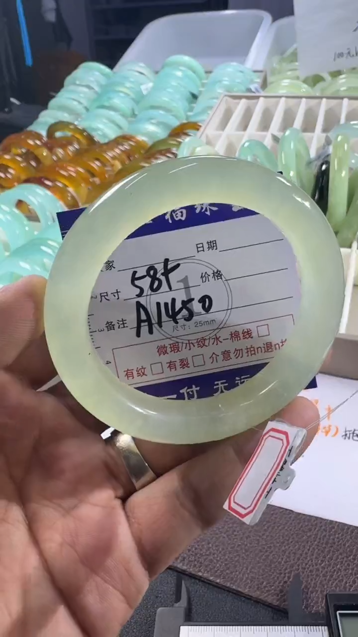 未镶嵌蛇纹石玉手镯1