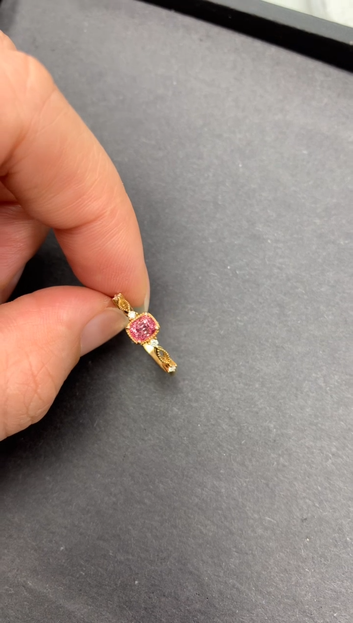 【闪购商品】尖晶石戒指18K金镶嵌戒指