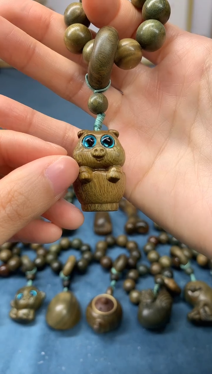 【闪购商品】维腊木（绿檀）把件小猪 盘玩件