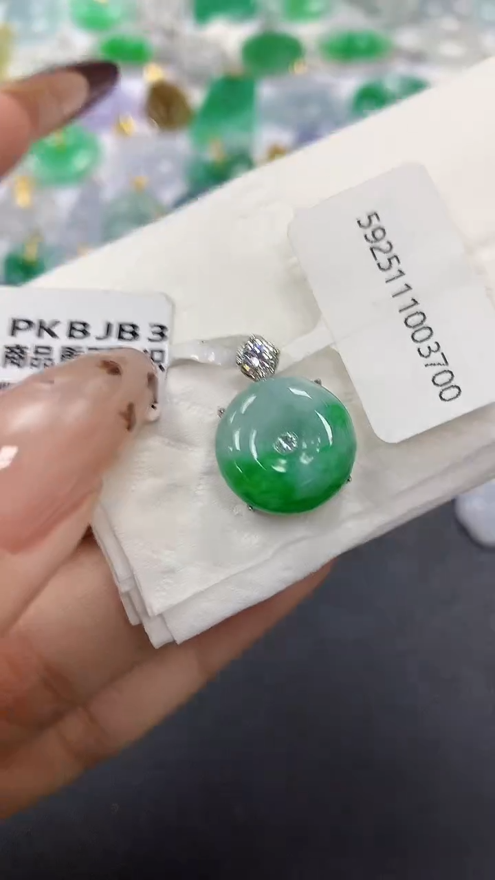 颈饰银S925镶嵌翡翠a货假一赔三支持复检百元上9元证书费自理