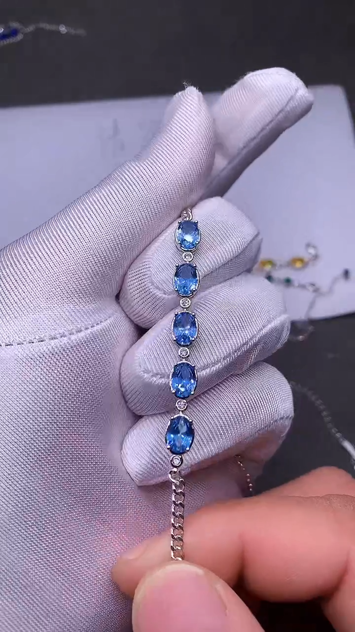 【闪购商品】海蓝宝石手链银S925镶嵌······