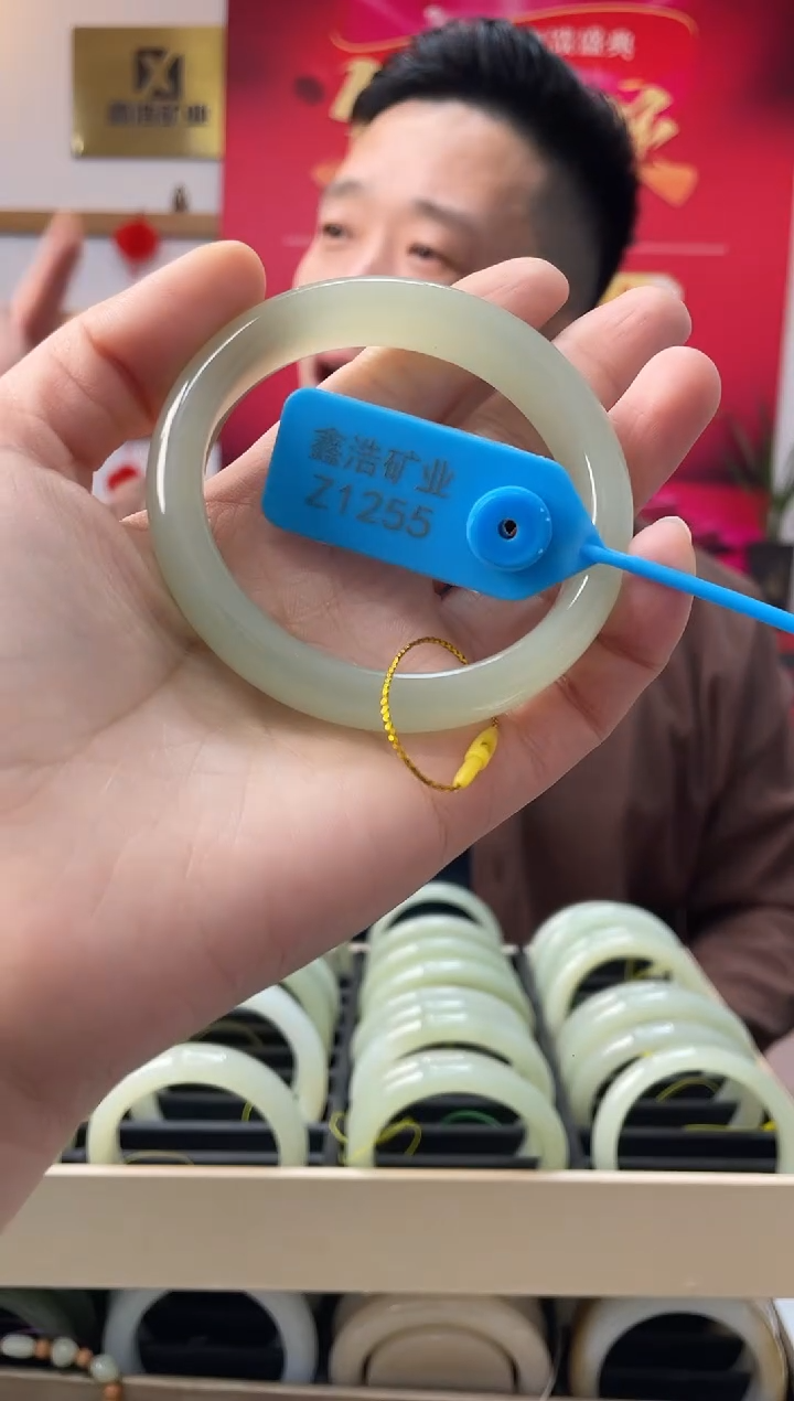 【闪购商品】和田玉手镯未镶嵌湖水Z1255圈口58