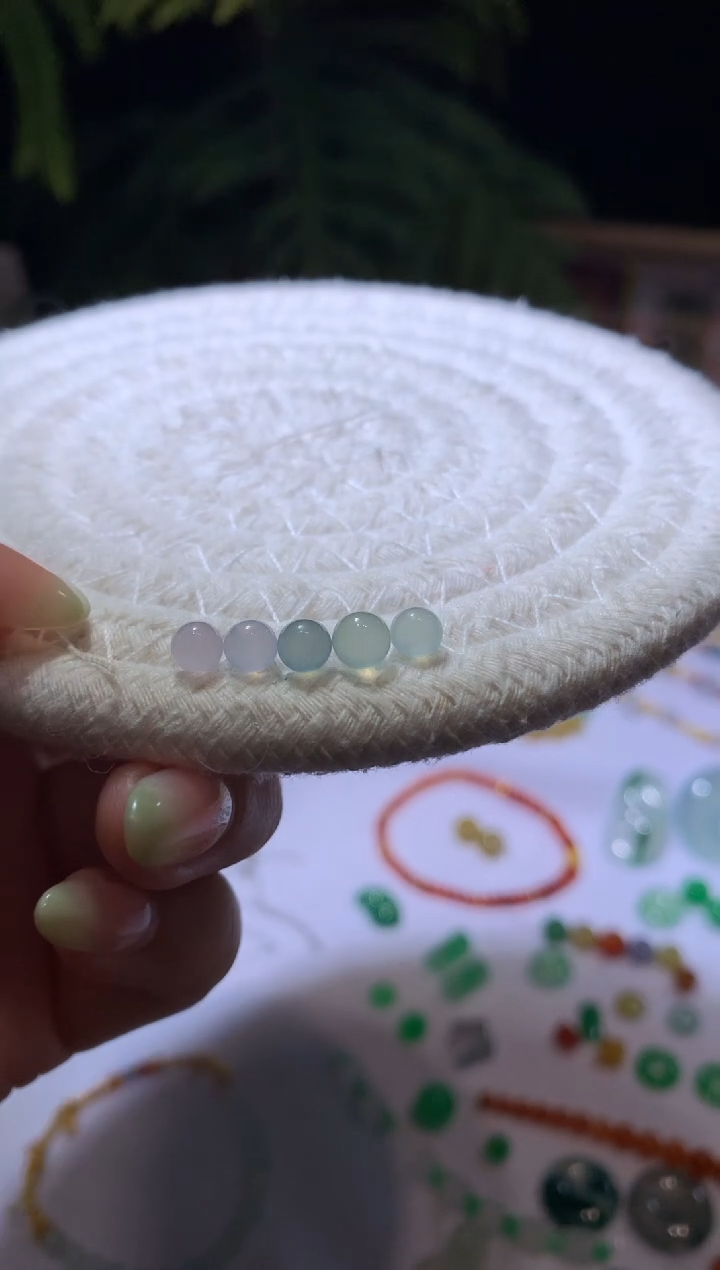 【闪购商品】定制翡翠未镶嵌4.5~5.2珠子一组五颗520+52