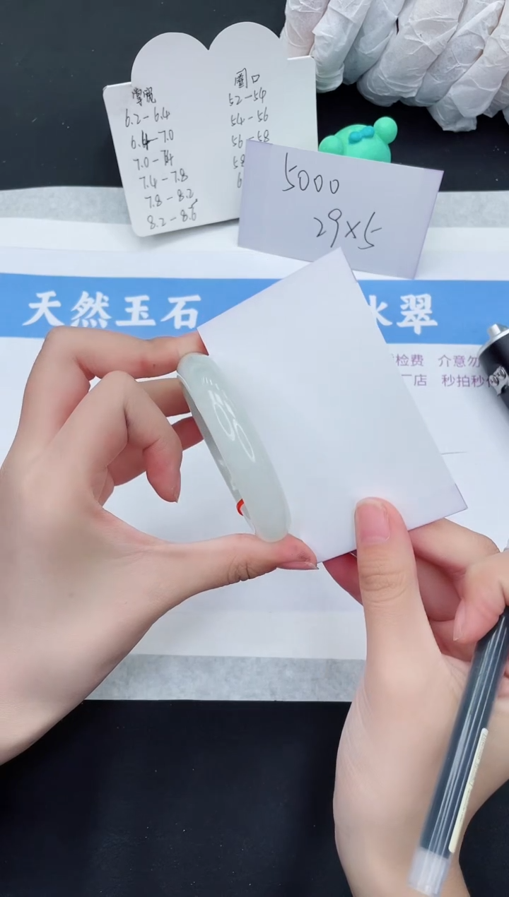 【闪购商品】石英质玉手镯未镶嵌T317-52+