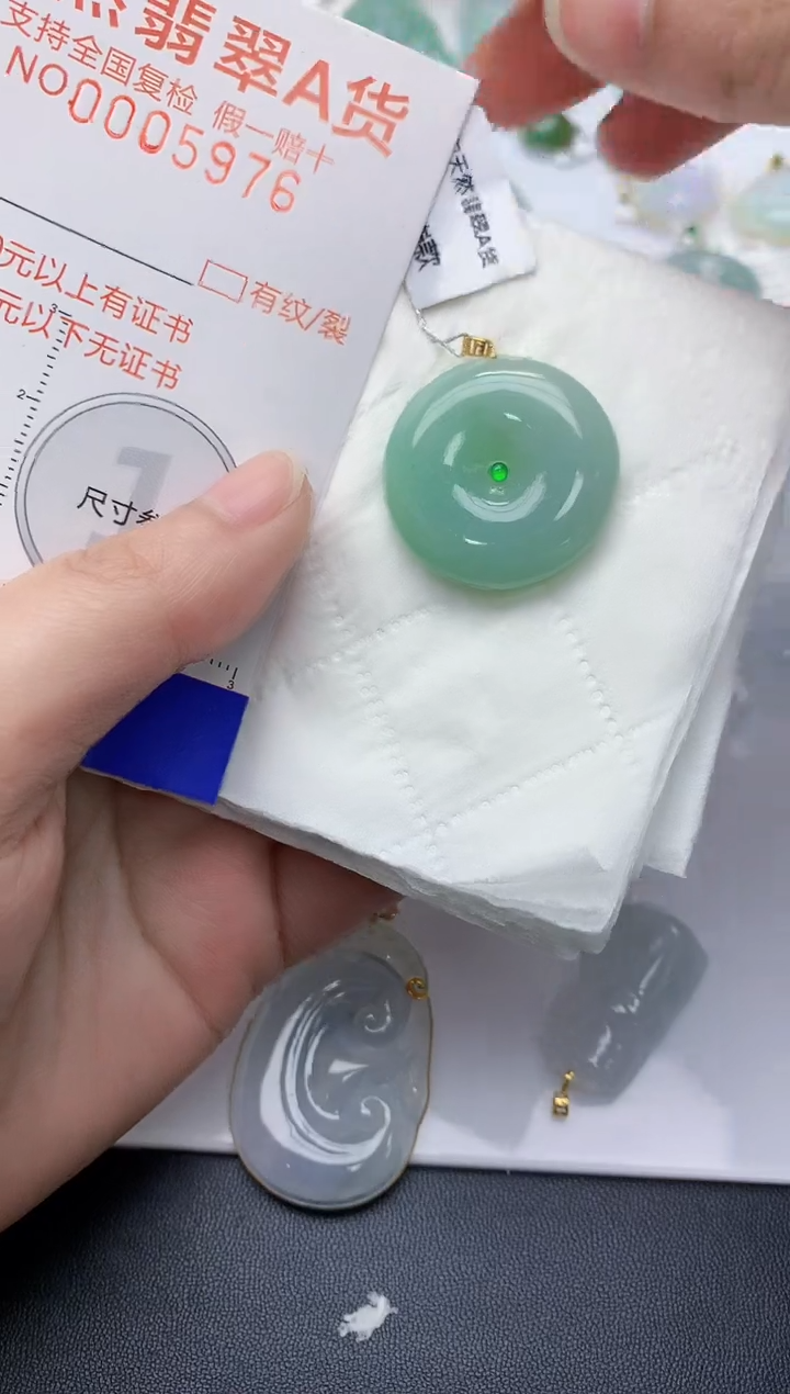 颈饰18K金镶嵌翡翠天然A货