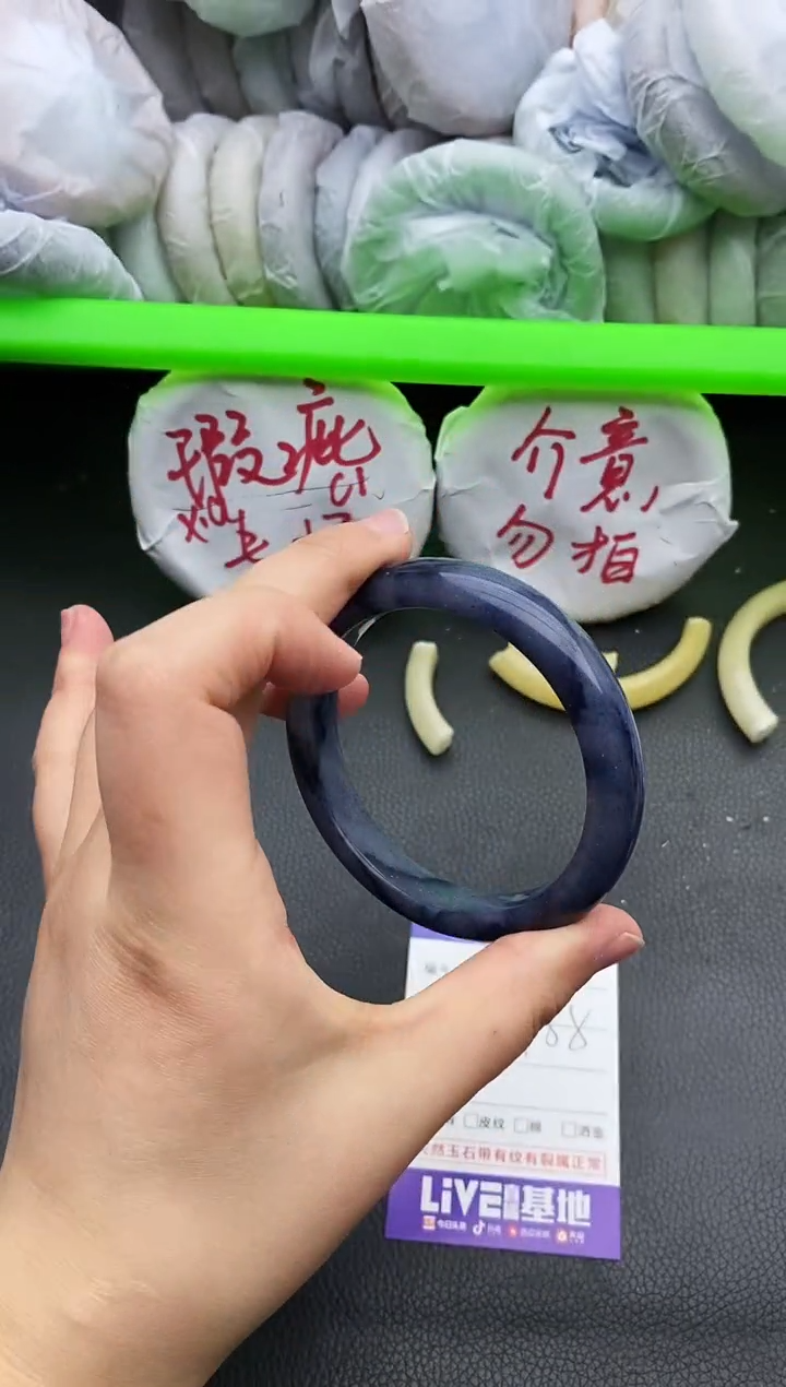 未镶嵌手镯石英质玉瑕疵185+57/58