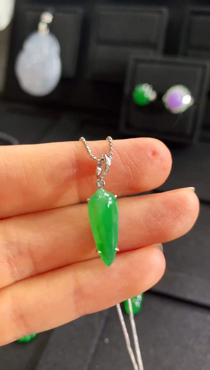 【闪购商品】翡翠吊坠(不含链)18K金镶嵌吊坠