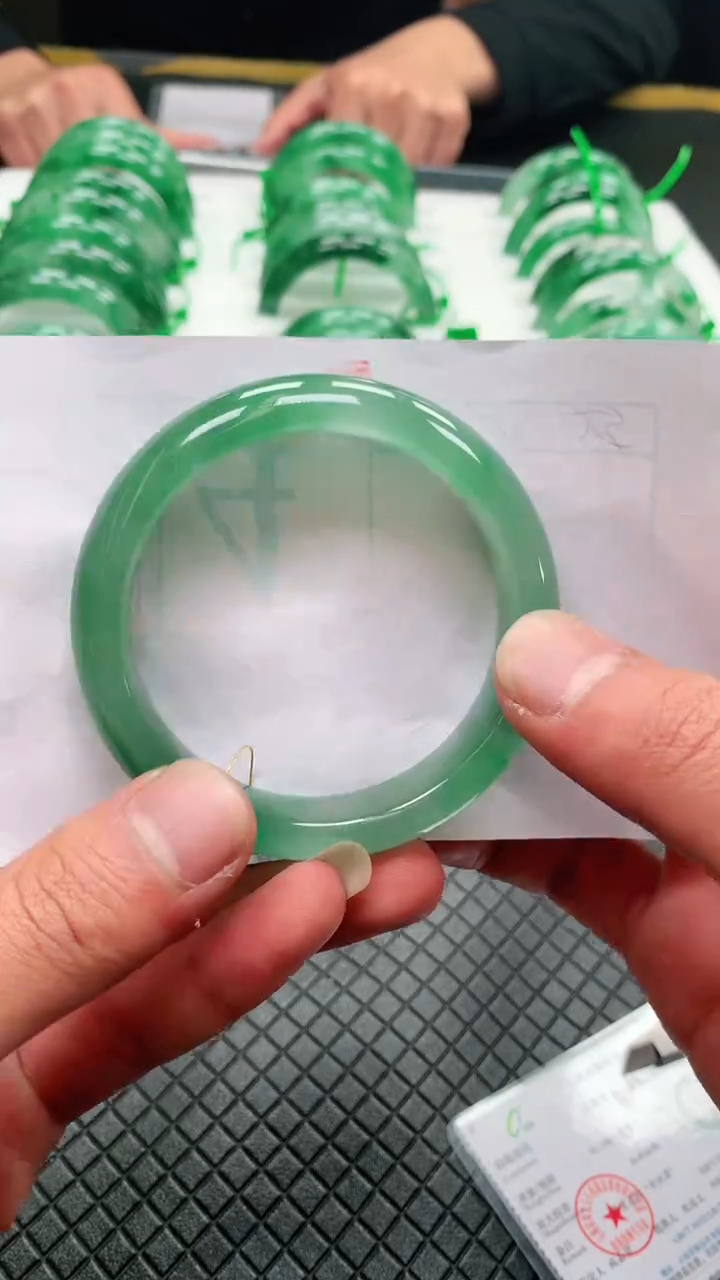 【闪购商品】石英质玉手镯未镶嵌冰飘花手镯