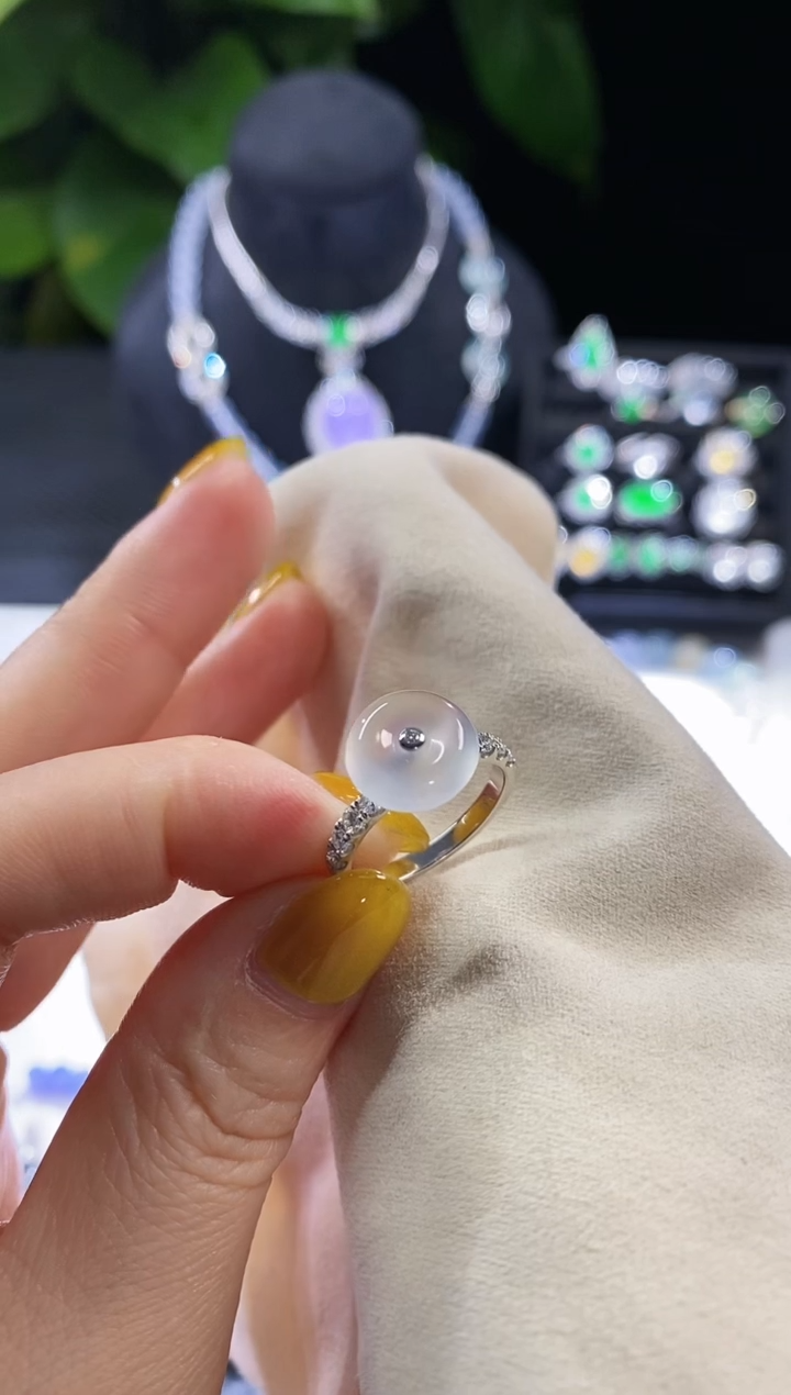 【闪购商品】翡翠摆件18K金镶嵌欢姐强推：平安扣戒指