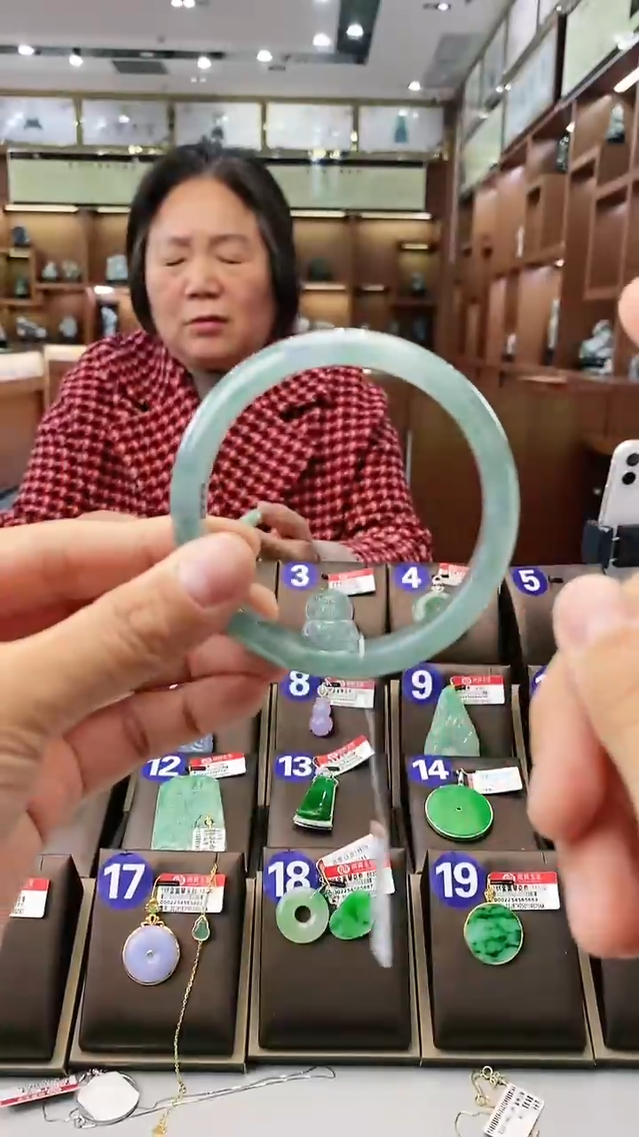 【闪购商品】翡翠手镯未镶嵌手镯