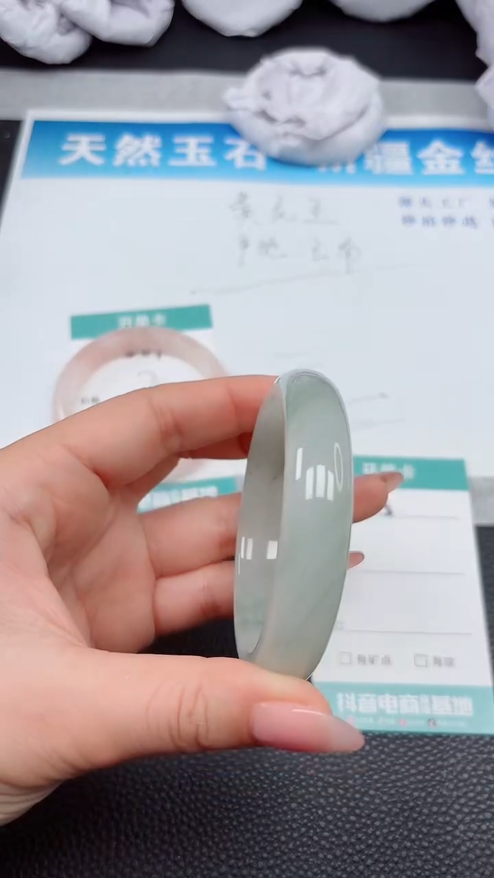 【闪购商品】石英质玉手镯未镶嵌A205