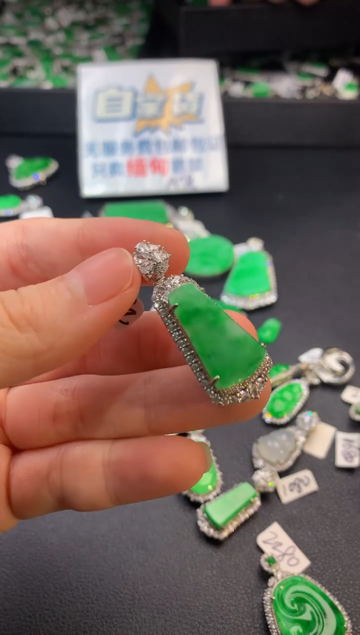 【闪购商品】翡翠颈饰银S925镶嵌翡翠