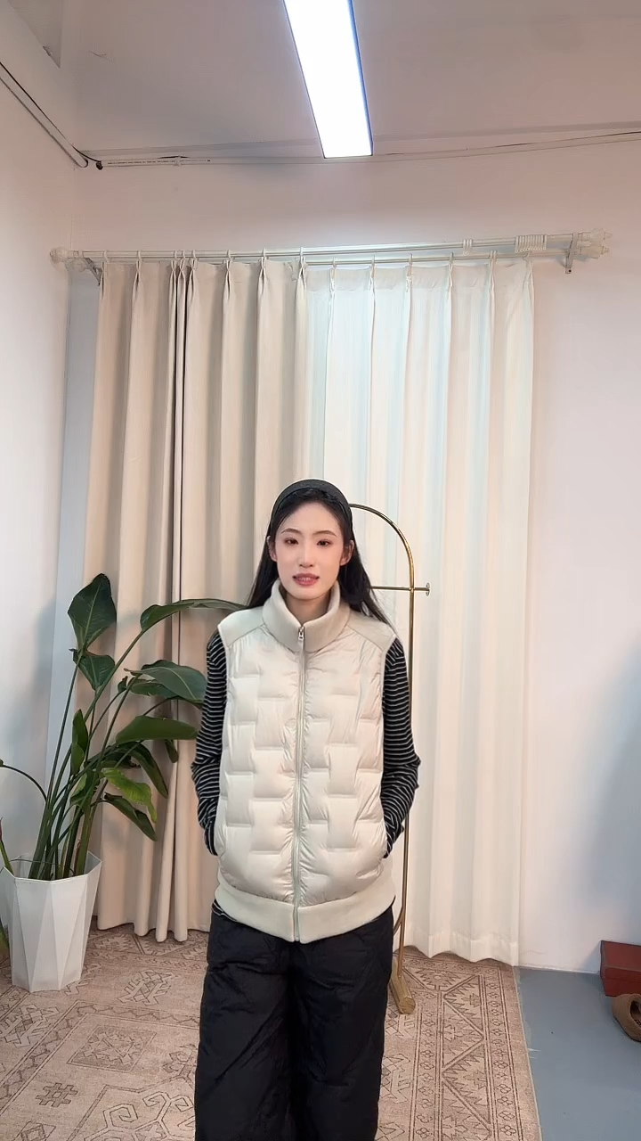 10女士时尚搭配马甲